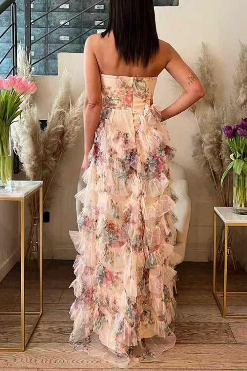 Vestido maxi sin tirantes con estampado floral y volantes en capas