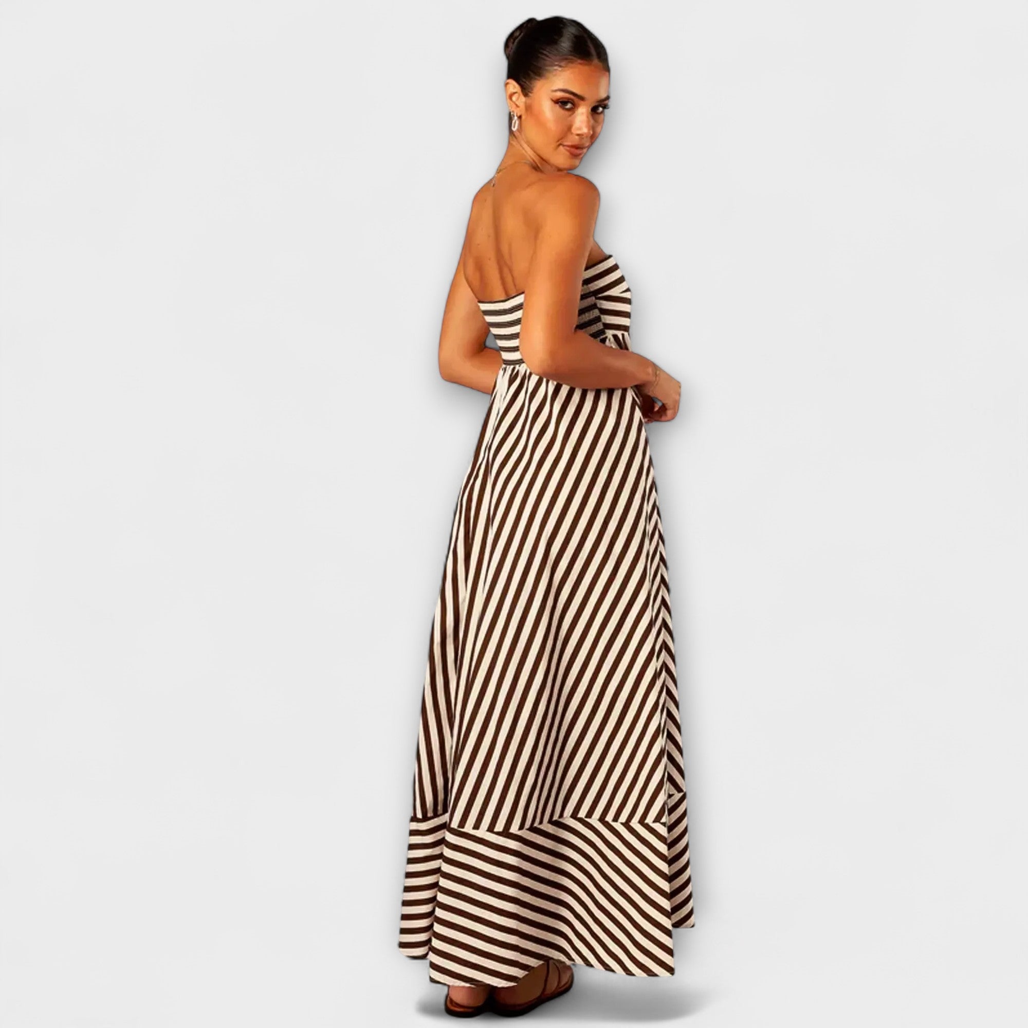 Vestido maxi Nocturnal Charm con volantes