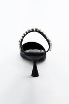 Sandalias de tacón alto con punta afilada adornadas con strass