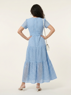 Brianna | Vestido Midi Escalonado con Escote en V y Manga Corta