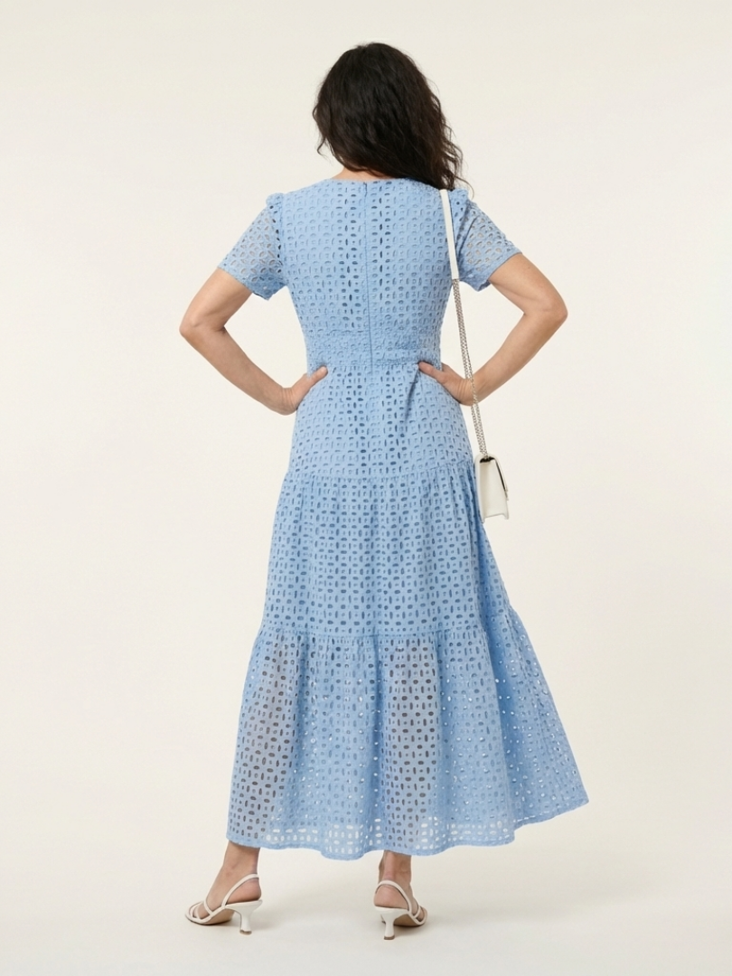 Brianna | Vestido Midi Escalonado con Escote en V y Manga Corta