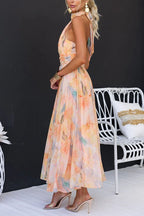 Vestido maxi con escote halter y espalda descubierta, cintura entallada, estampado en acuarela