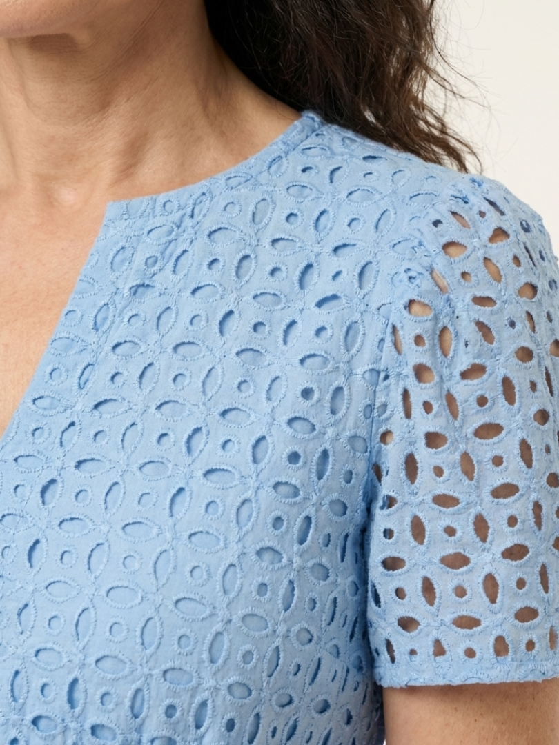 Brianna | Vestido Midi Escalonado con Escote en V y Manga Corta