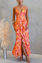 Vestido maxi tipo cami con espalda descubierta, recortes, estampado floral, volante y abertura lateral