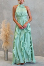 Vestido maxi de cuello halter con cintura entallada y volantes