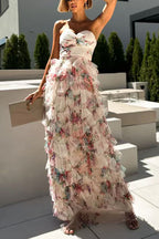 Vestido maxi sin tirantes con estampado floral y volantes en capas