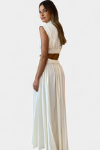 Jocelyn Conjunto Largo Minimalista con Escote Alto y Abertura Lateral