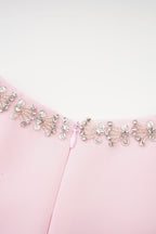 Linda Vestido Midi Acampanado con Lazo de Cristal y Detalles Elegantes