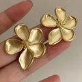 Pendientes de flores doradas