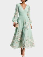 Anastasia™ | Vestido midi de gasa con escote en V y estampado floral verde claro