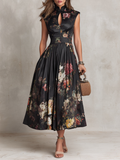 Violeta - Vestido midi negro de satén plisado con estampado floral y escote en V