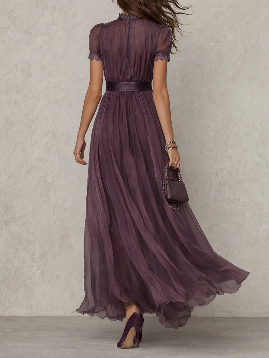 Fabiola | Elegante vestido largo de gasa morada con aberturas