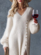 Bianca | Vestido midi de punto con efecto peletería, abertura lateral, botones metálicos y escote en V