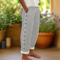Sylvia™ | Pantalones de rayas con botones elegantes