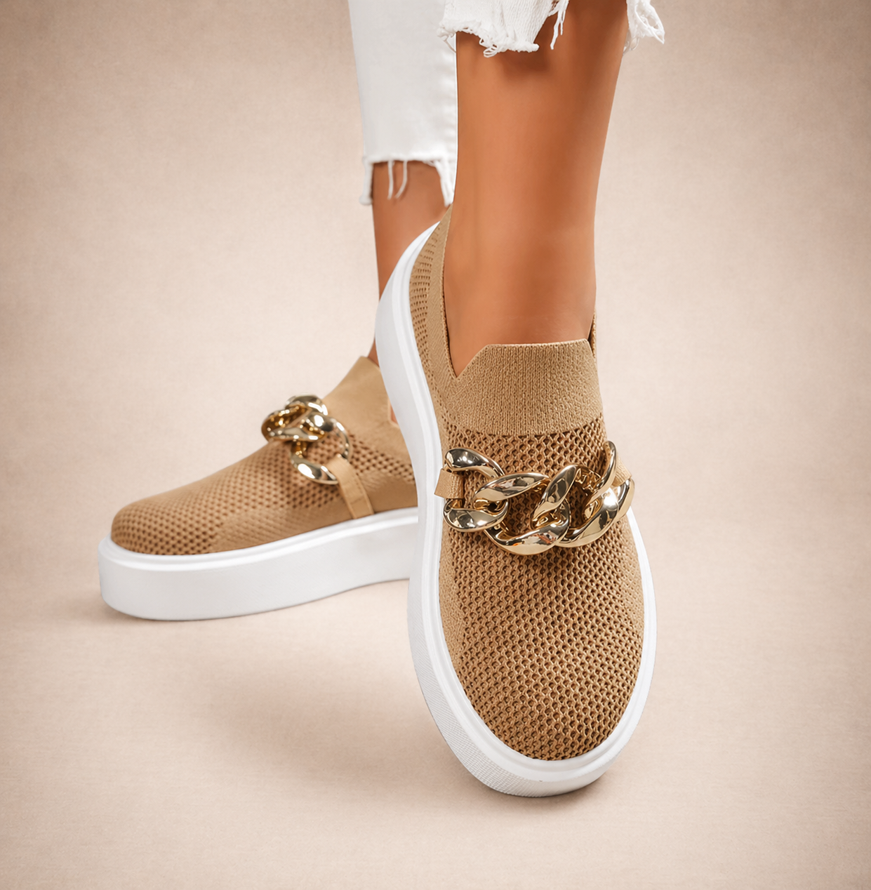 María - Zapatos con cadena metálica