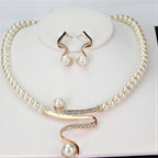 Elegante conjunto de pendientes y collar de perlas naturales