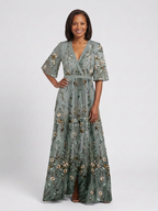 Evadne | Vestido Maxi Floral con Escote en V y Manga Corta